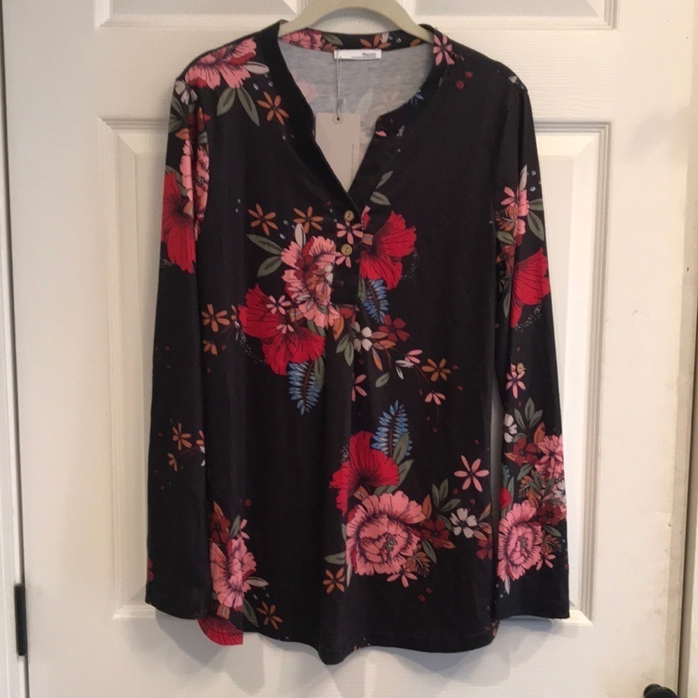 Messic brand size M pullover long sleeve top- NWT